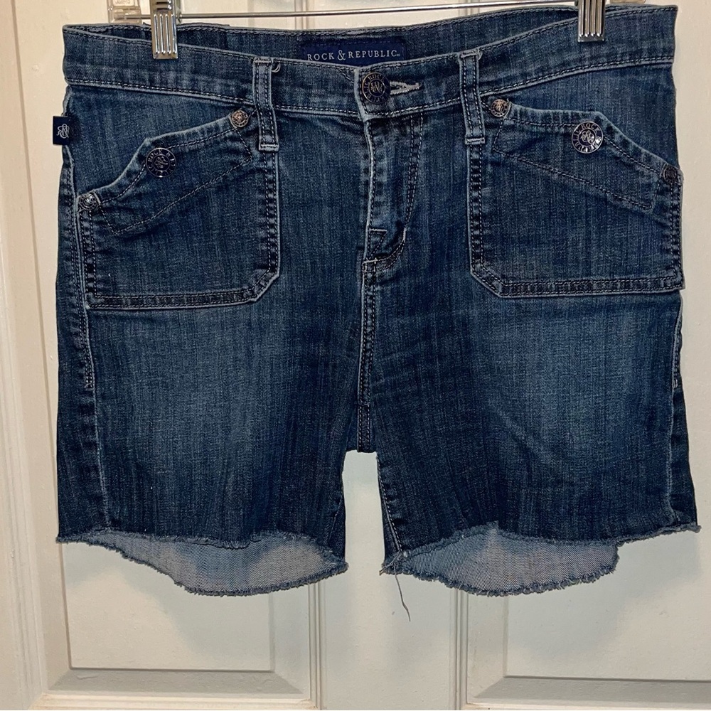 ROCK & REPUBLIC Women’s Stinger Cut Off Denim Jean Shorts. Sz 10. Waist 32
